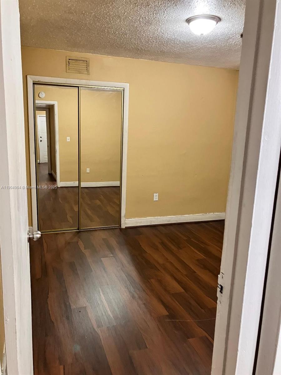 See details / 4421 sq. ft. $ 2025-10-29 0 Photo