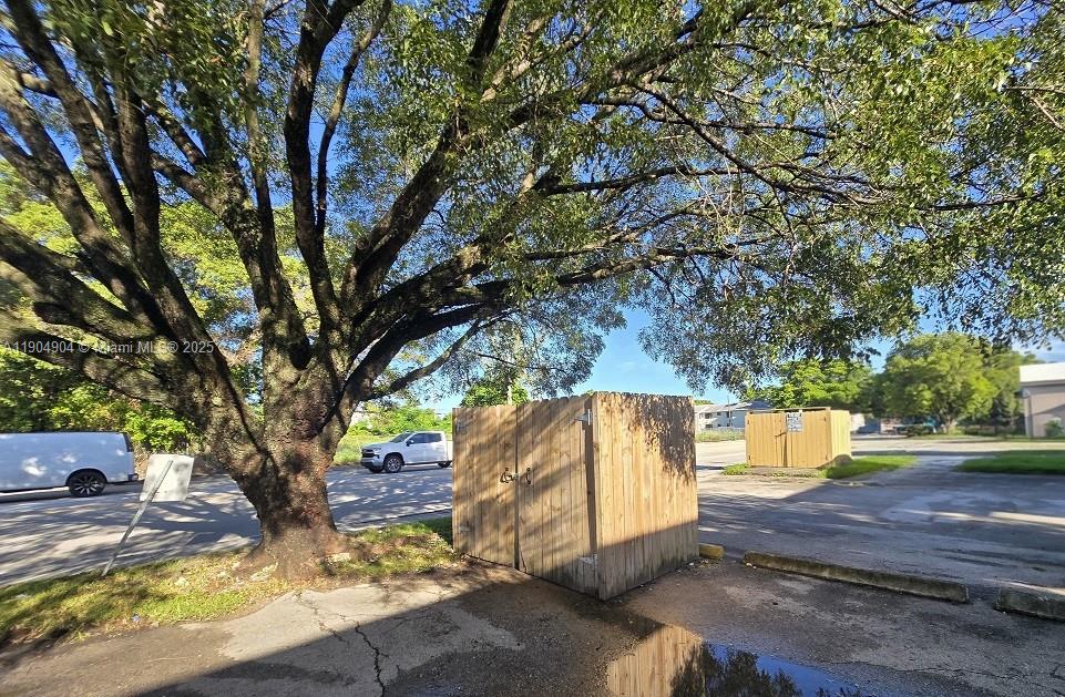 See details / 4421 sq. ft. $ 2025-10-29 0 Photo