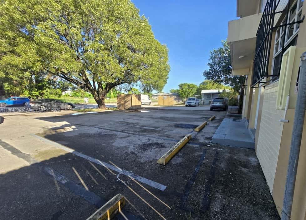 See details / 4421 sq. ft. $ 2025-10-29 0 Photo