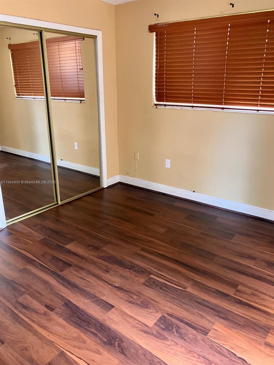 See details / 4421 sq. ft. $ 2025-10-29 0 Photo