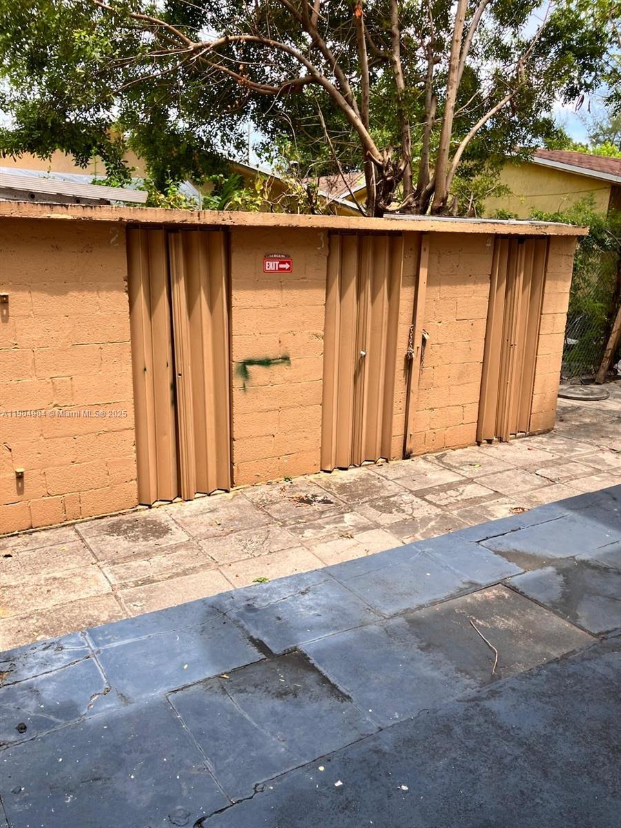 See details / 4421 sq. ft. $ 2025-10-29 0 Photo