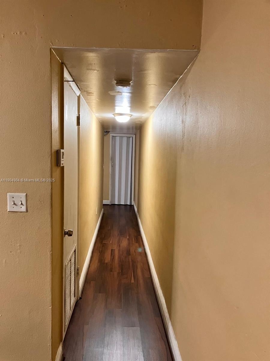 See details / 4421 sq. ft. $ 2025-10-29 0 Photo