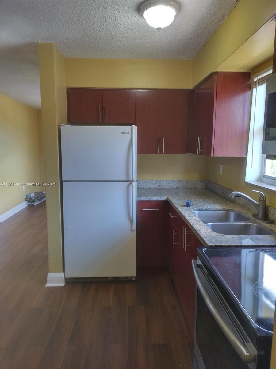 See details / 4421 sq. ft. $ 2025-10-29 0 Photo