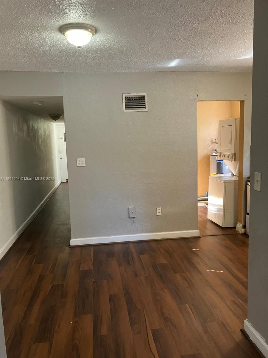 See details / 4421 sq. ft. $ 2025-10-29 0 Photo