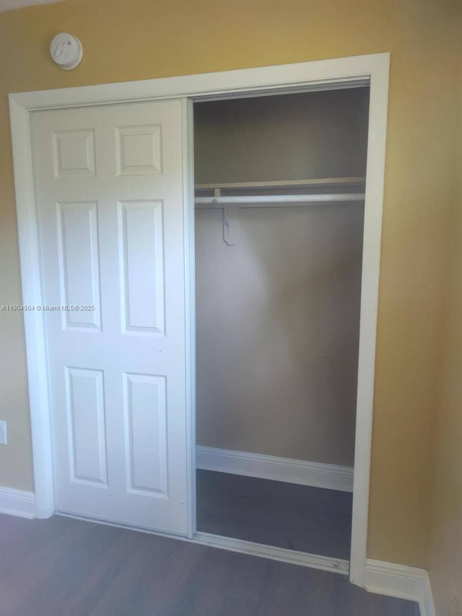 See details / 4421 sq. ft. $ 2025-10-29 0 Photo