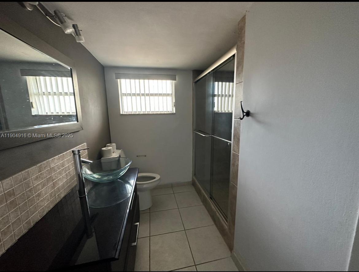 206-1 1 / 1 947 sq. ft. $ 2025-11-08 0 Photo