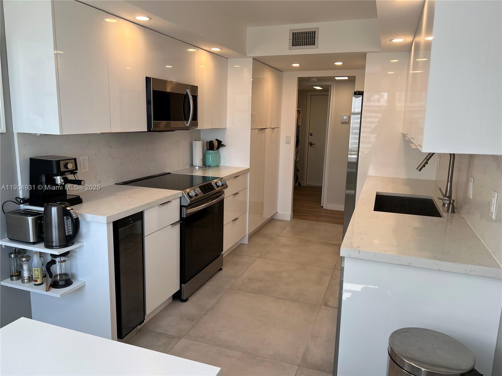 Photo of 2751 Ocean Dr  #1406 S, Hollywood, Florida, 33019 - 