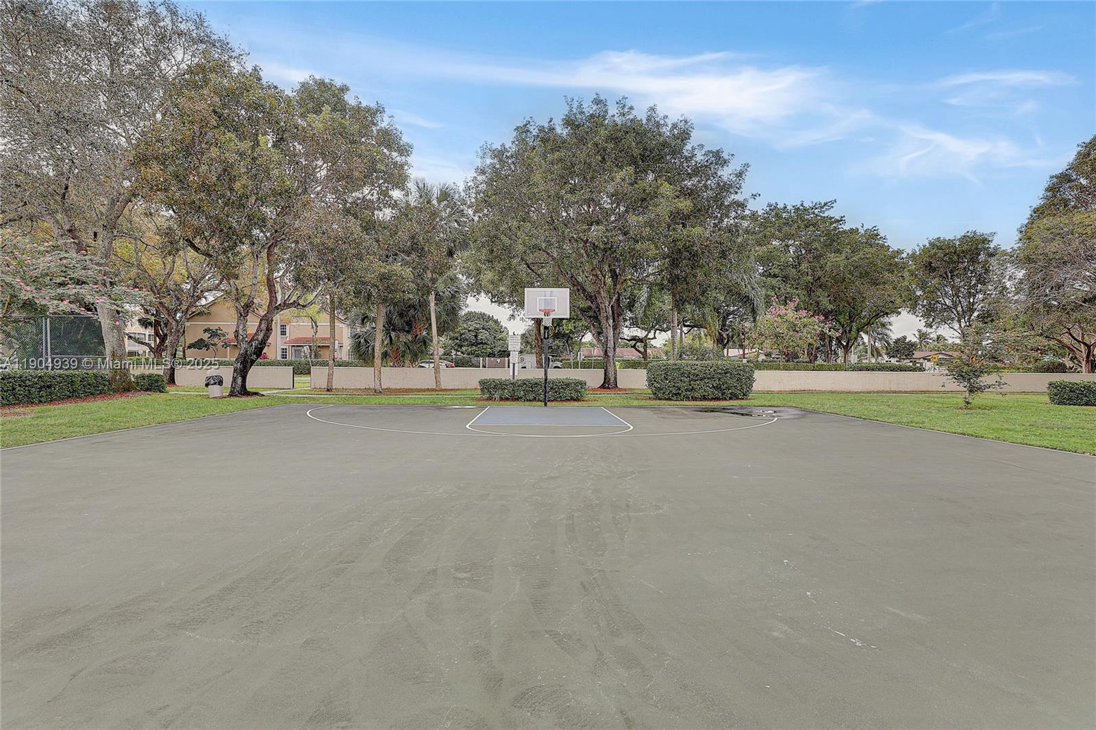 Ver detalles 103 2 / 2 830 sq. ft. $ 2025-11-16 0 foto