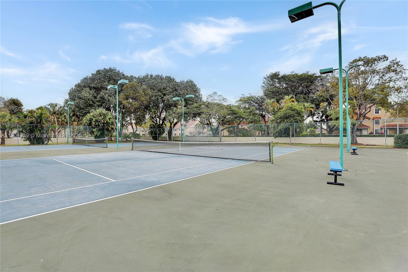 Ver detalles 103 2 / 2 830 sq. ft. $ 2025-11-16 0 foto