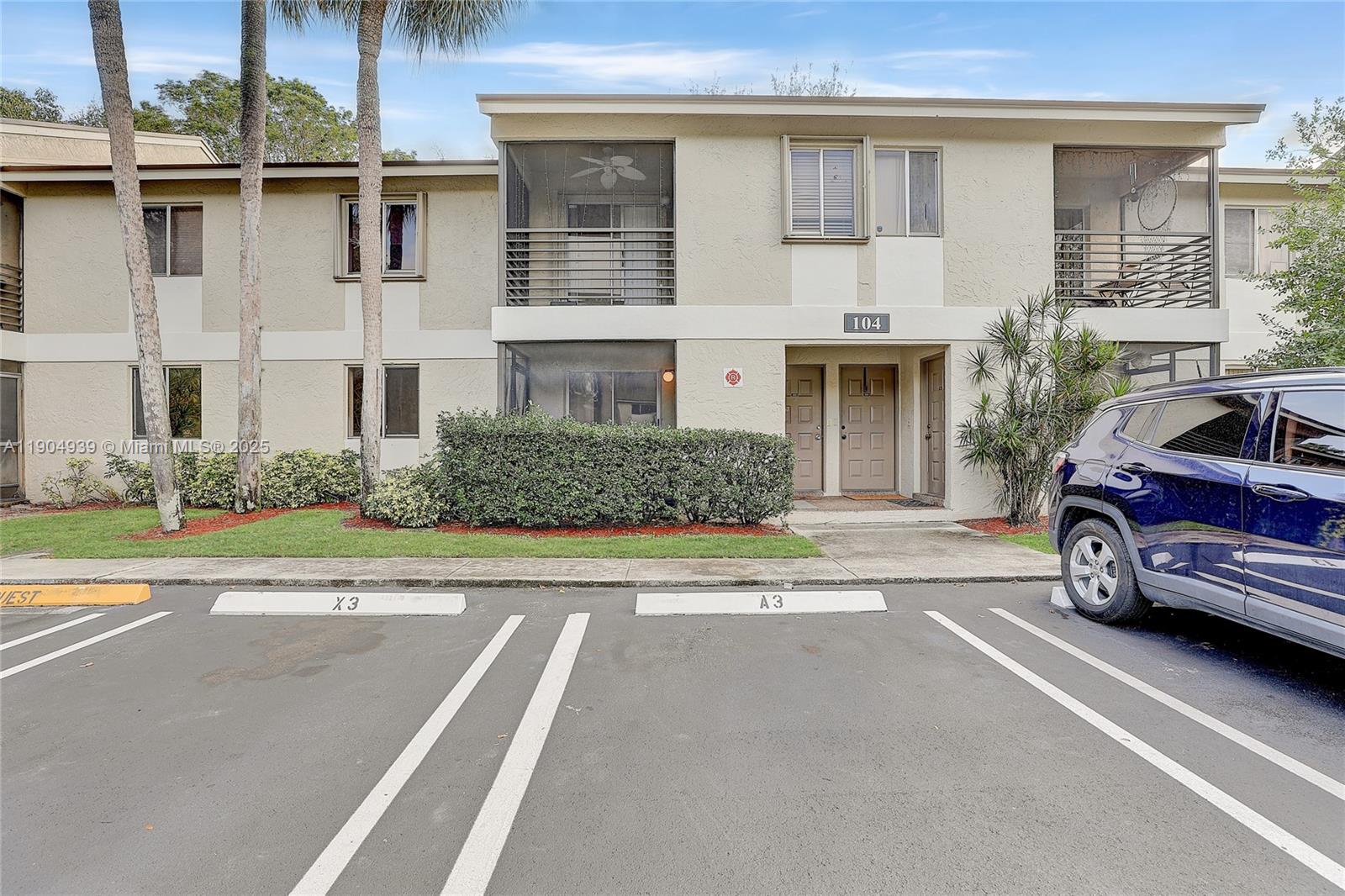 Ver detalles 103 2 / 2 830 sq. ft. $ 2025-11-16 0 foto