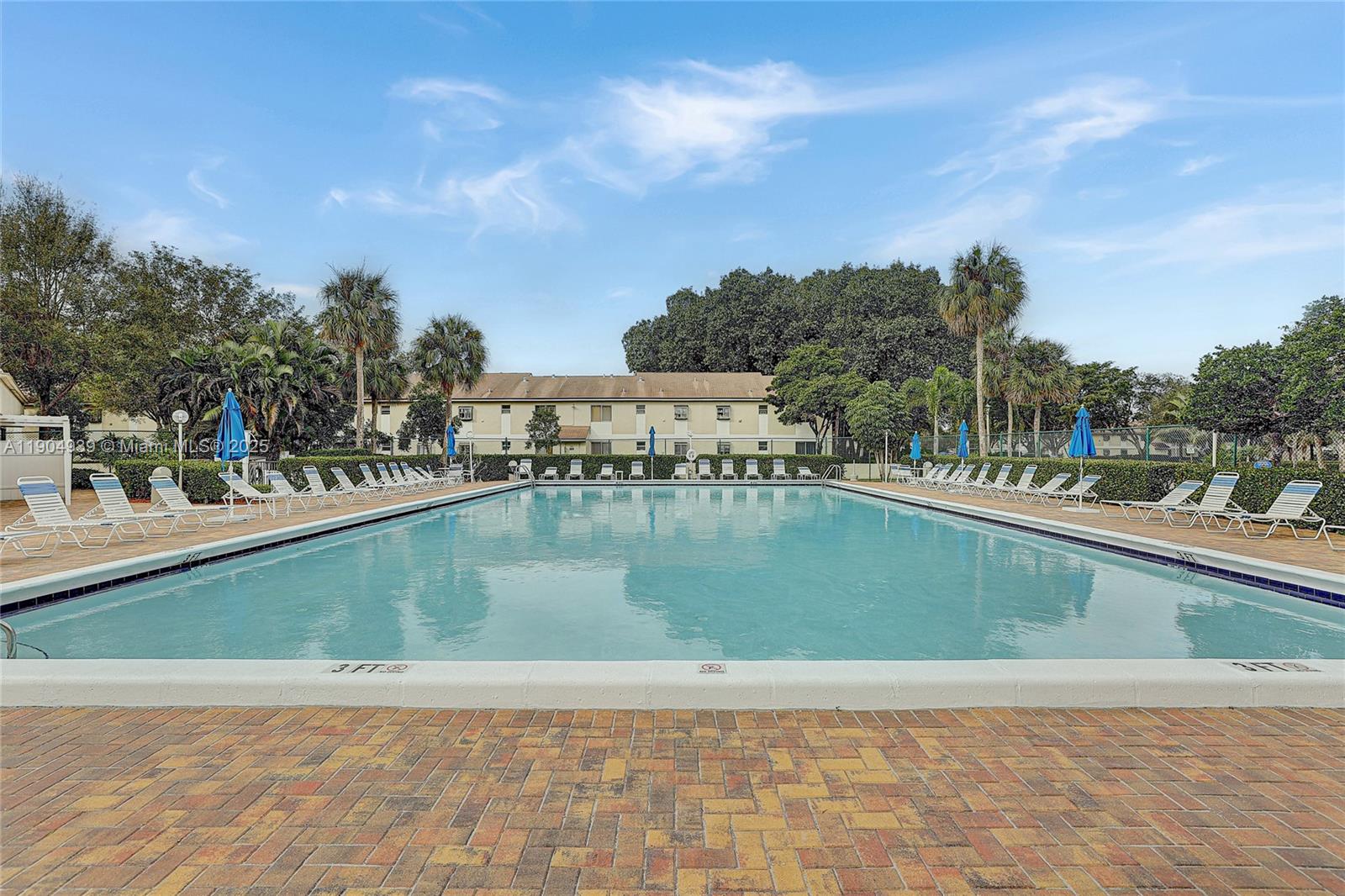 Ver detalles 103 2 / 2 830 sq. ft. $ 2025-11-16 0 foto