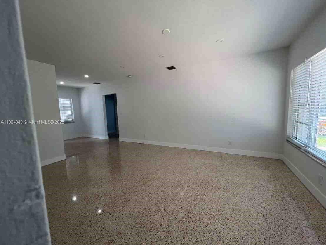   /  2585 sq. ft. $ 2025-10-30 0 Photo