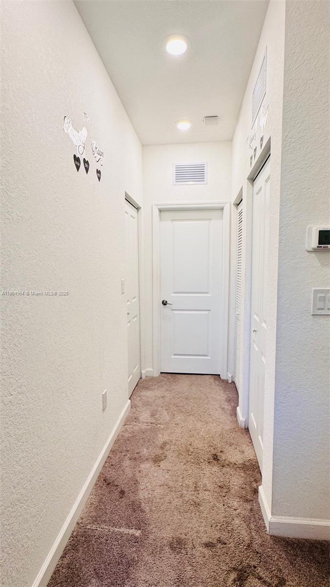 See details 21463 3 / 3 1320 sq. ft. $ 2025-10-29 0 Photo