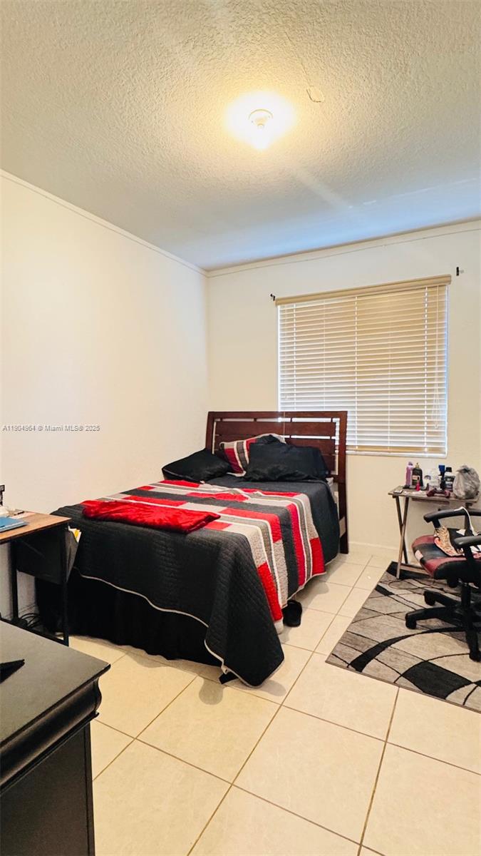 See details 21463 3 / 3 1320 sq. ft. $ 2025-10-29 0 Photo