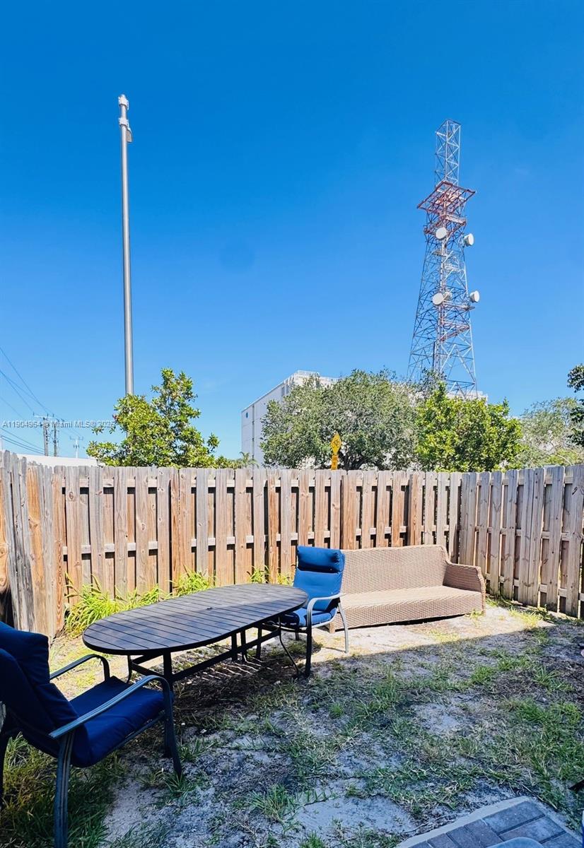 See details 21463 3 / 3 1320 sq. ft. $ 2025-10-29 0 Photo