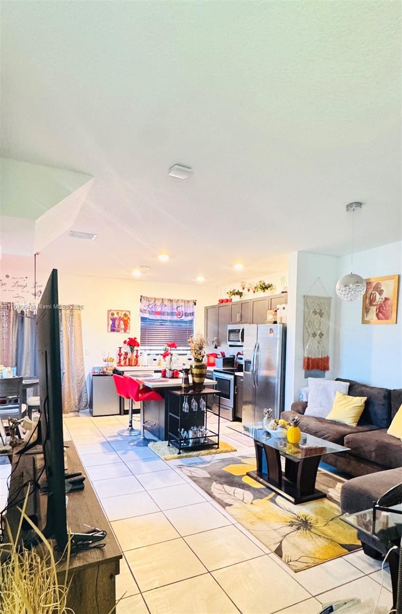 See details 21463 3 / 3 1320 sq. ft. $ 2025-10-29 0 Photo