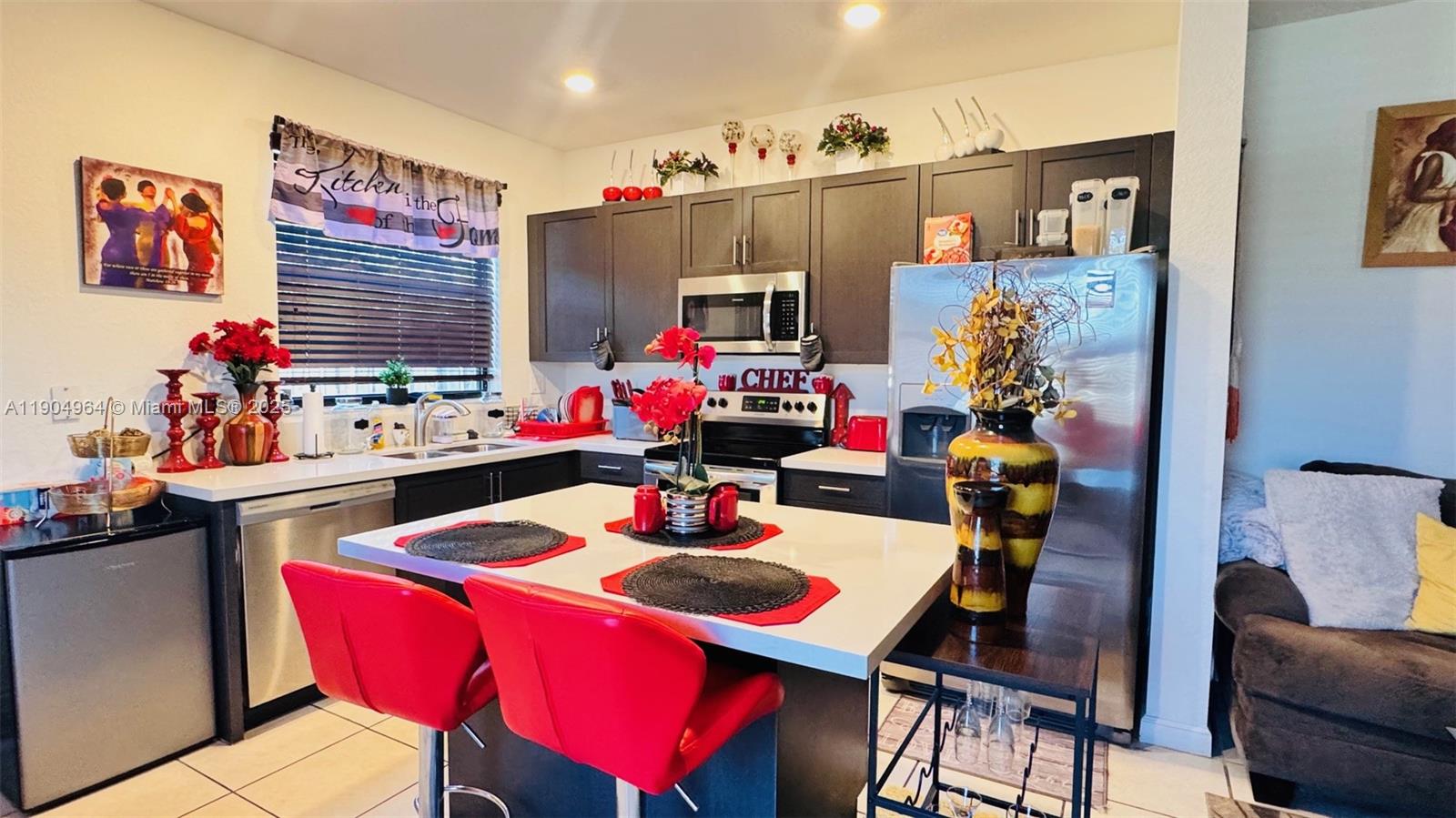 See details 21463 3 / 3 1320 sq. ft. $ 2025-10-29 0 Photo