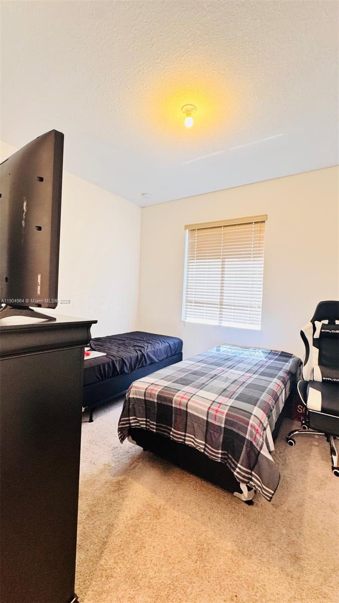 See details 21463 3 / 3 1320 sq. ft. $ 2025-10-29 0 Photo