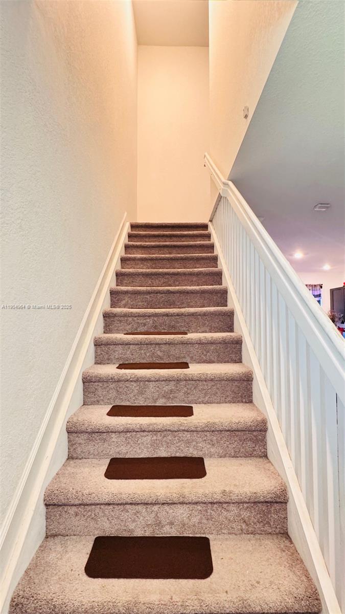 See details 21463 3 / 3 1320 sq. ft. $ 2025-10-29 0 Photo