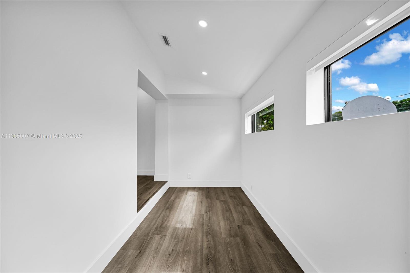   /  1719 sq. ft. $ 2025-10-29 0 Photo