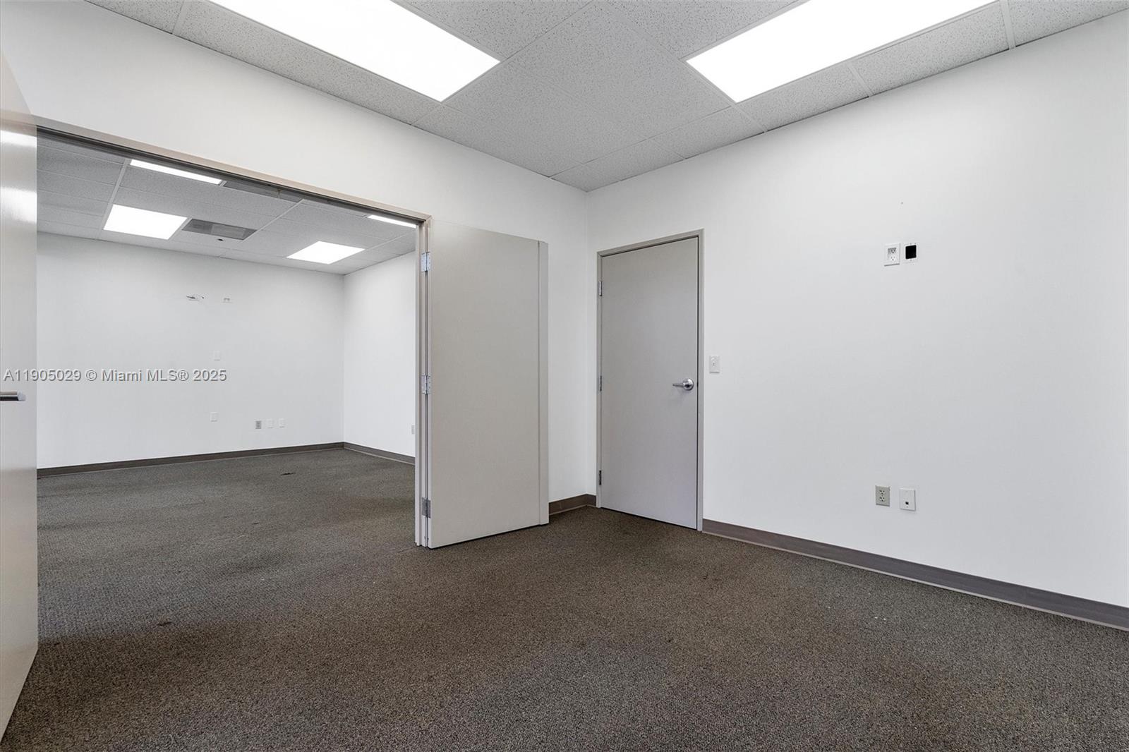 Ver detalles 4  /   sq. ft. $ 2025-10-29 0 foto