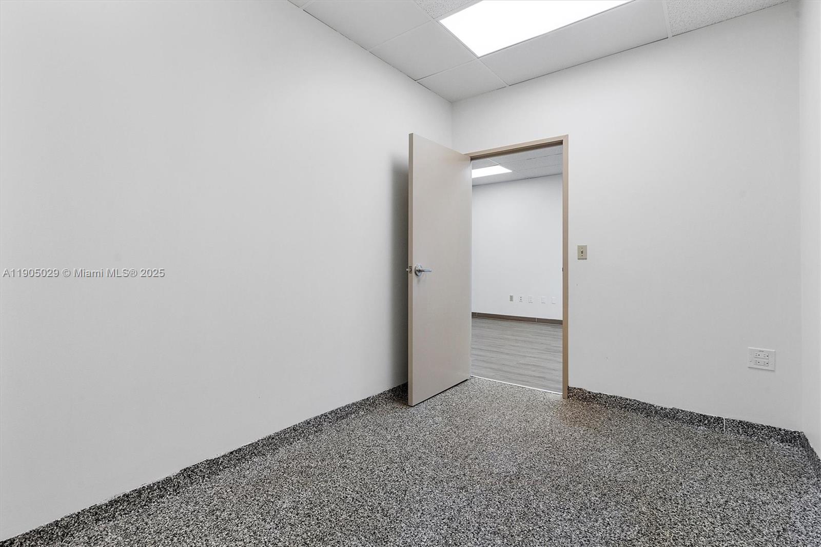 Ver detalles 4  /   sq. ft. $ 2025-10-29 0 foto