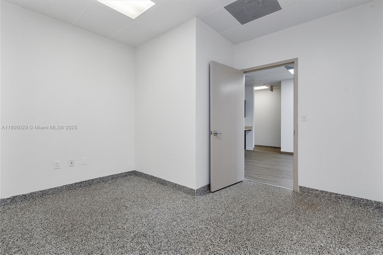 Ver detalles 4  /   sq. ft. $ 2025-10-29 0 foto