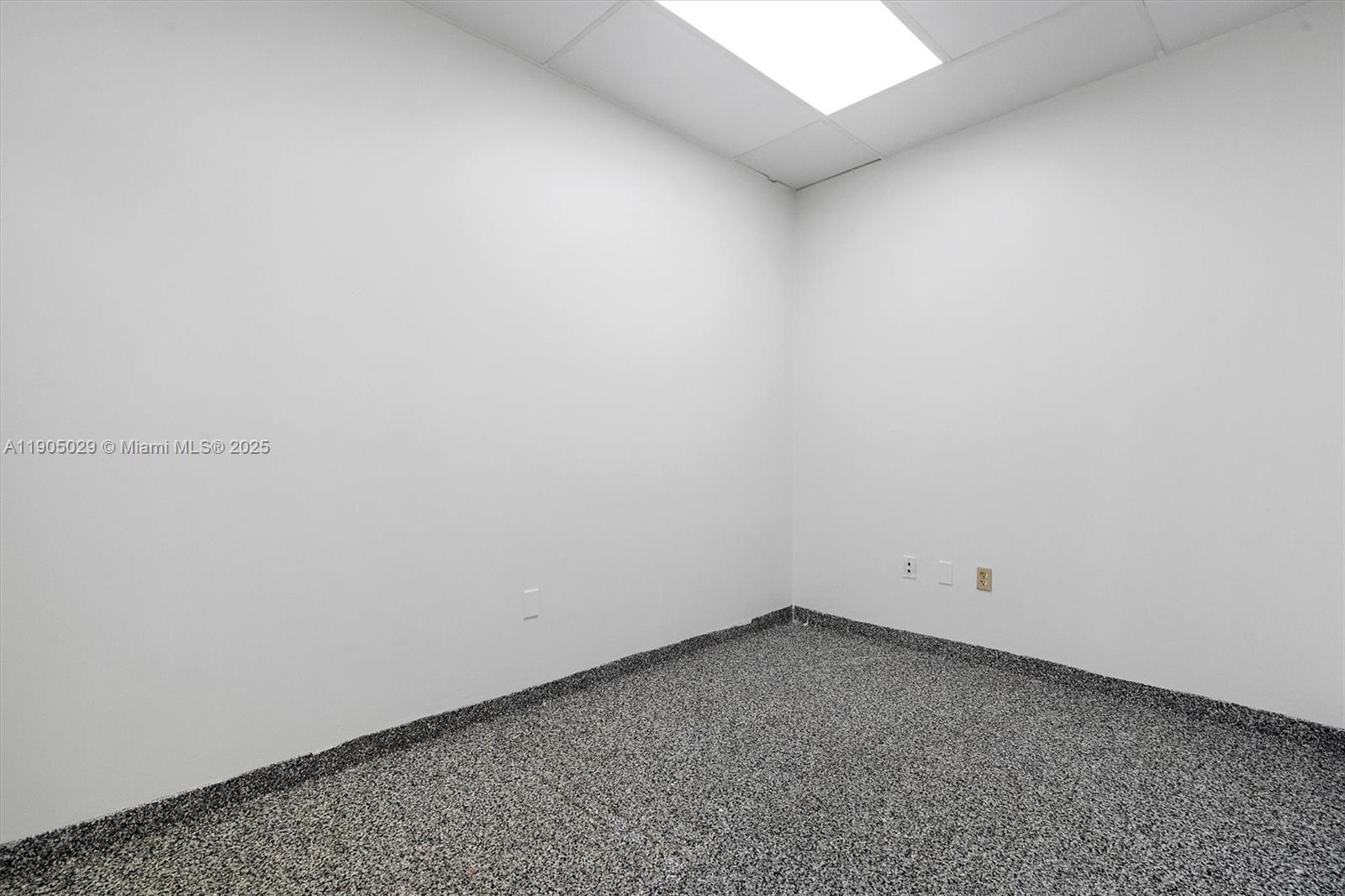 Ver detalles 4  /   sq. ft. $ 2025-10-29 0 foto