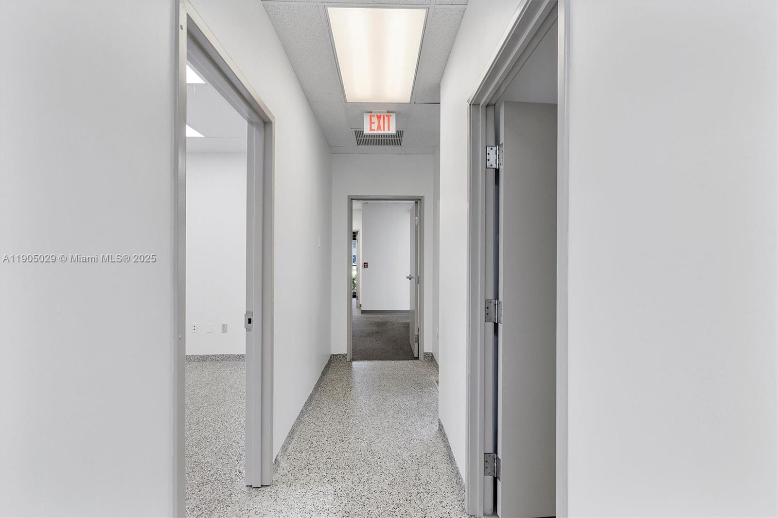 Ver detalles 4  /   sq. ft. $ 2025-10-29 0 foto