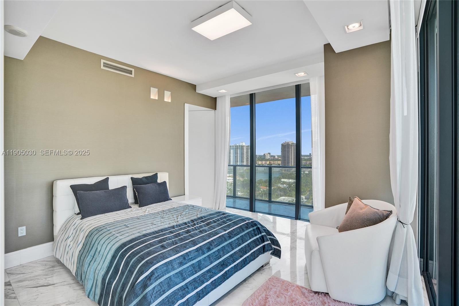 Подробнее 16 4 / 6 4992 кв.футов $ 2025-10-29 0 Фото