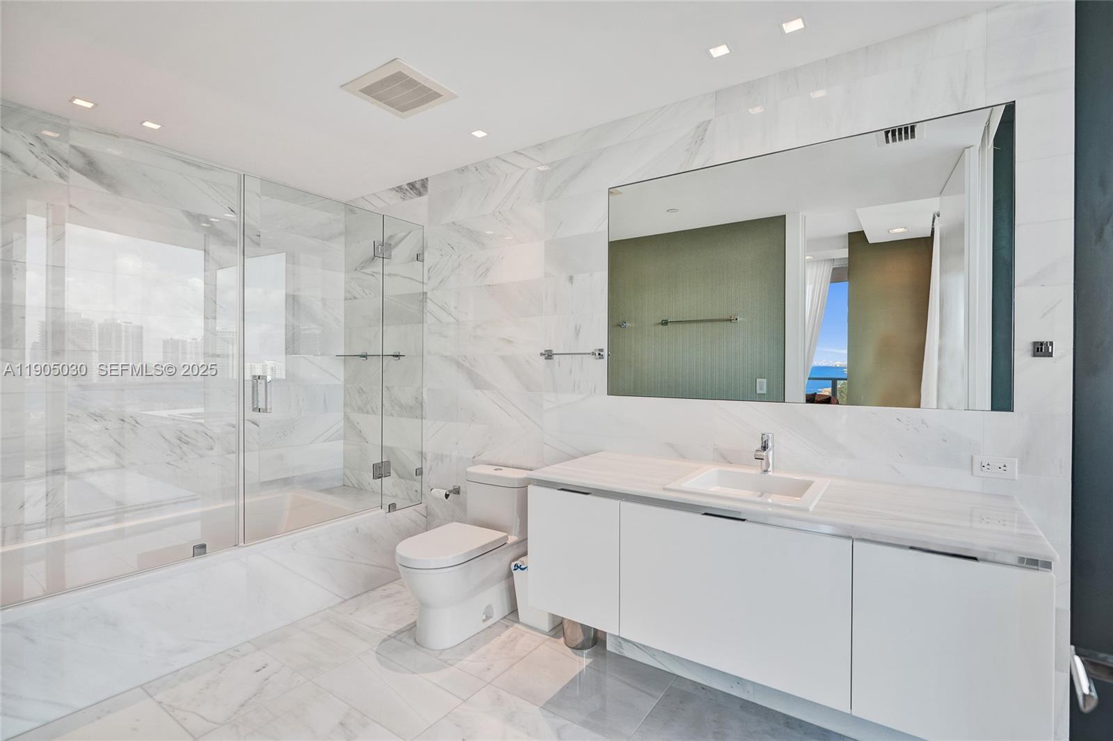 Подробнее 16 4 / 6 4992 кв.футов $ 2025-10-29 0 Фото