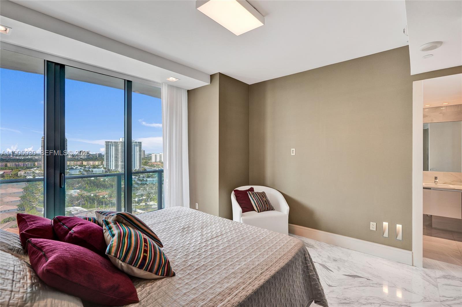 Подробнее 16 4 / 6 4992 кв.футов $ 2025-10-29 0 Фото