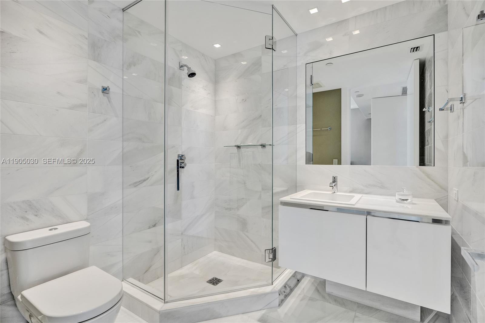 Подробнее 16 4 / 6 4992 кв.футов $ 2025-10-29 0 Фото