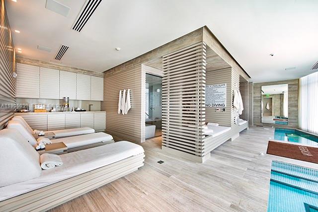 Подробнее 16 4 / 6 4992 кв.футов $ 2025-10-29 0 Фото