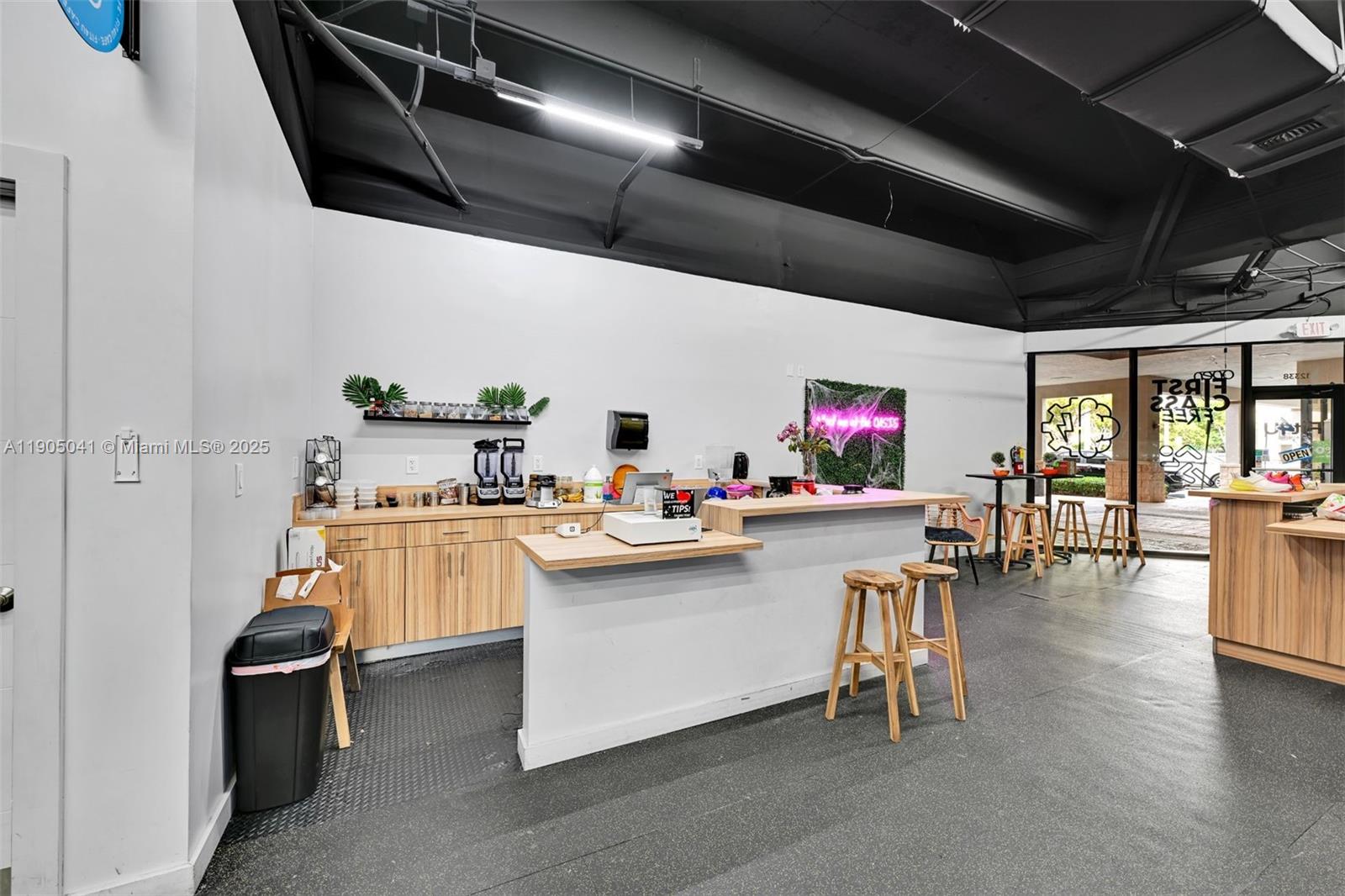 See details / sq. ft. $ 2025-10-29 0 Photo