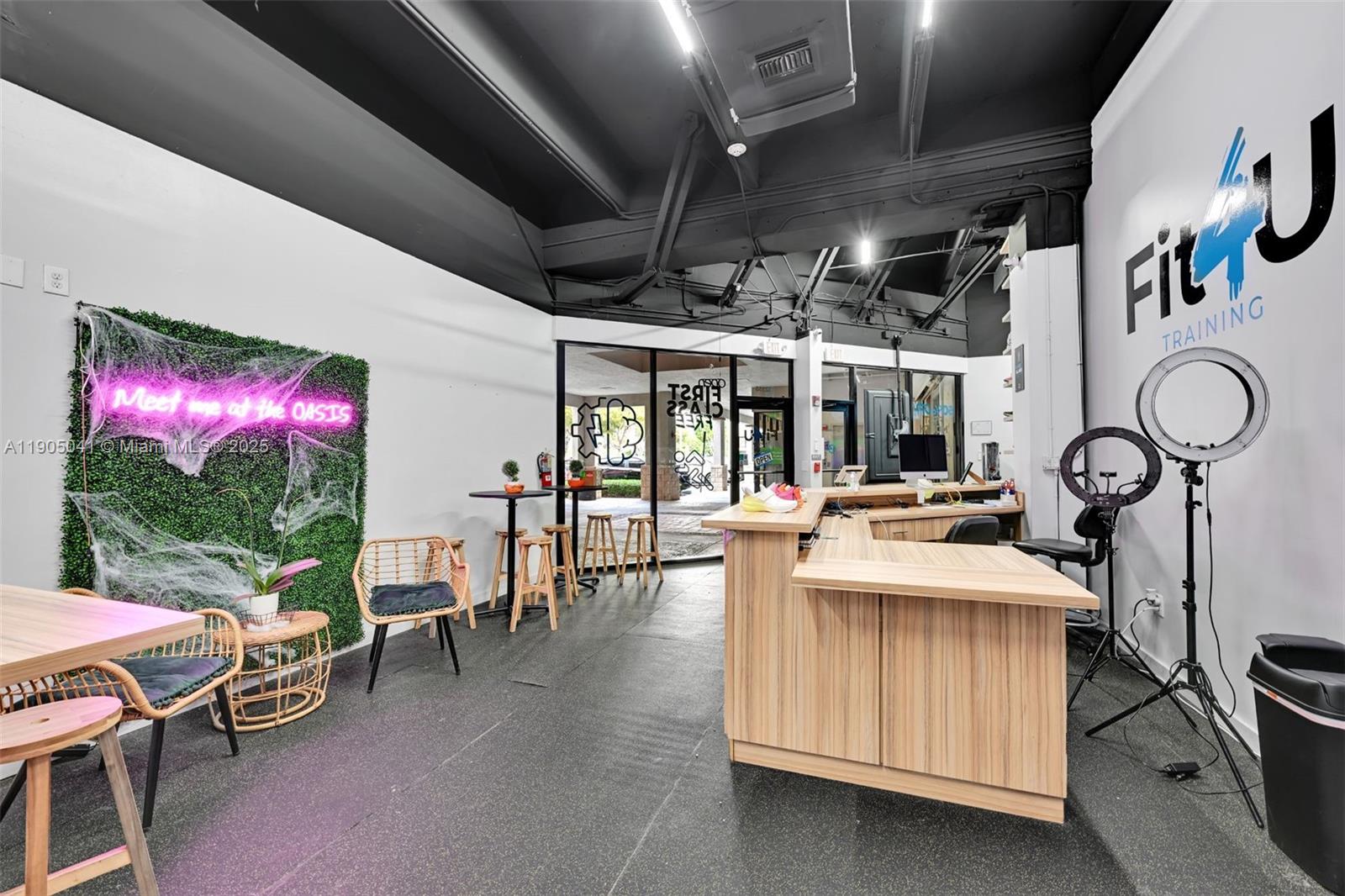 See details / sq. ft. $ 2025-10-29 0 Photo