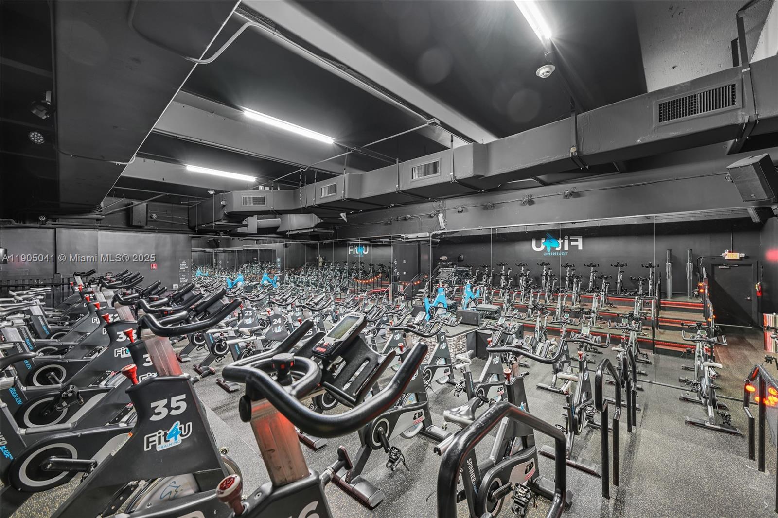 See details / sq. ft. $ 2025-10-29 0 Photo