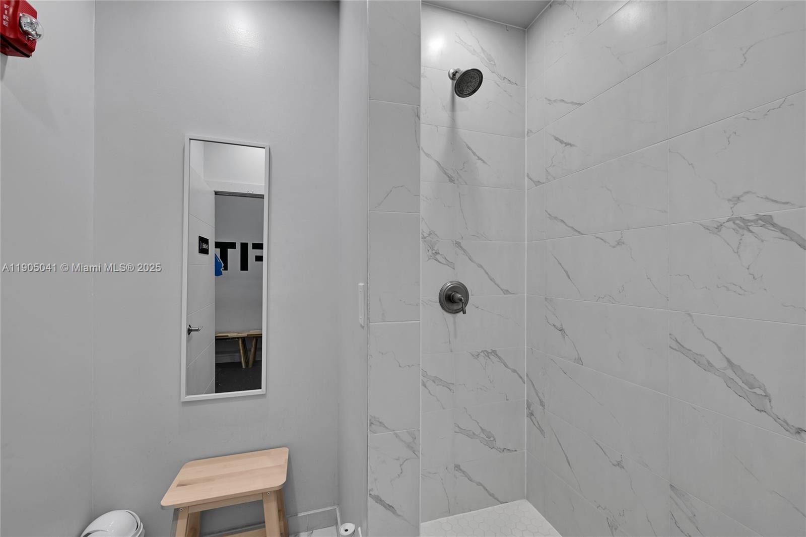 See details / sq. ft. $ 2025-10-29 0 Photo