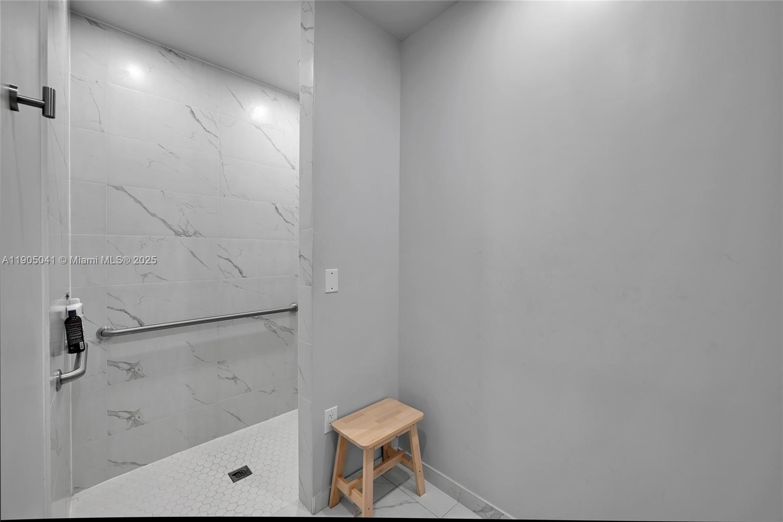 See details / sq. ft. $ 2025-10-29 0 Photo