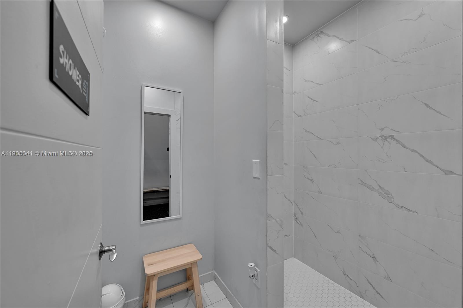 See details / sq. ft. $ 2025-10-29 0 Photo