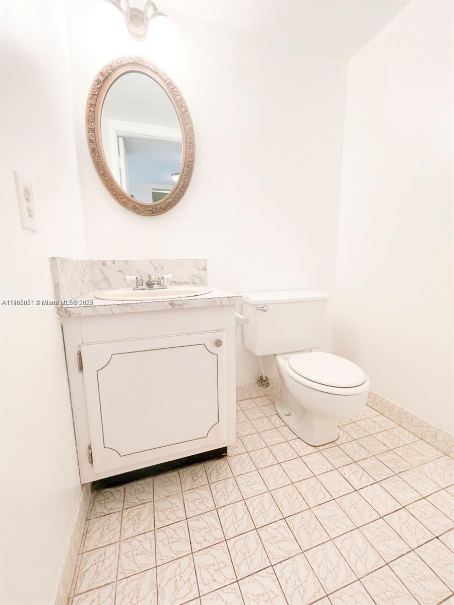 Photo of 1817 Ocean Dr  #922, Hallandale Beach, Florida, 33009 - 