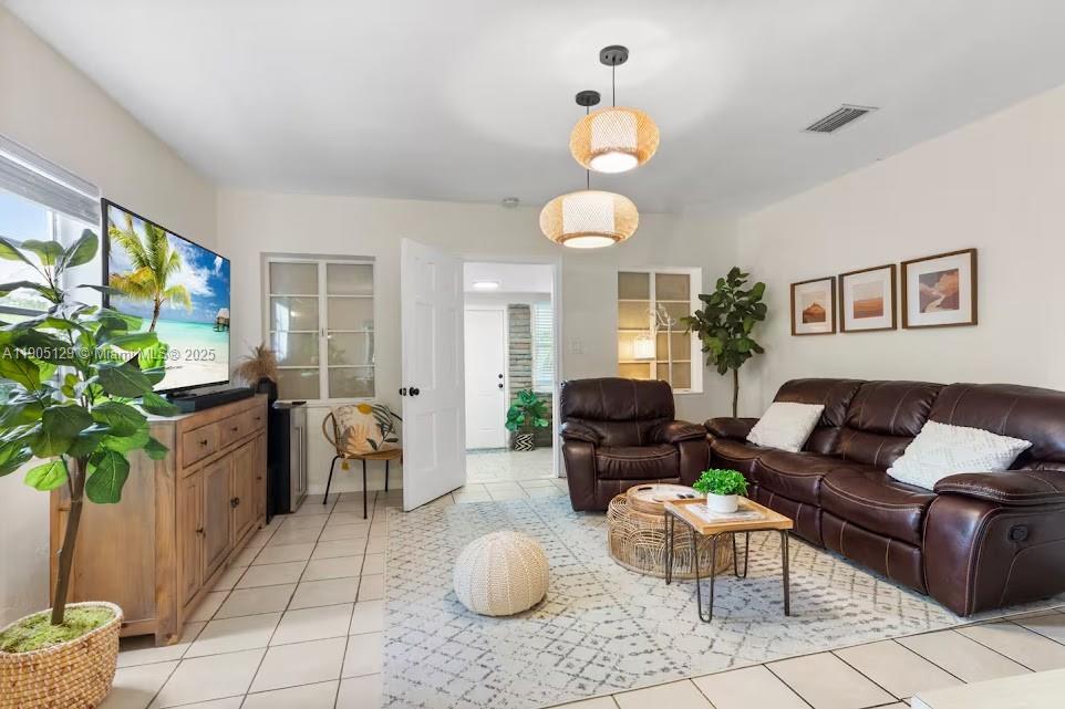 See details 402 2 / 1 884 sq. ft. $ 2025-10-29 0 Photo