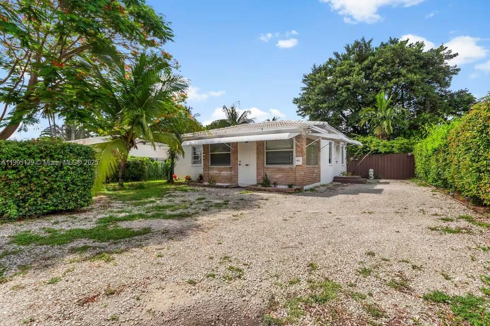 See details 402 2 / 1 884 sq. ft. $ 2025-10-29 0 Photo