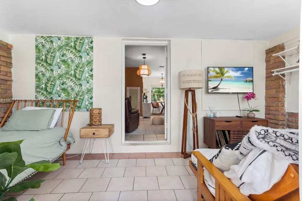 See details 402 2 / 1 884 sq. ft. $ 2025-10-29 0 Photo