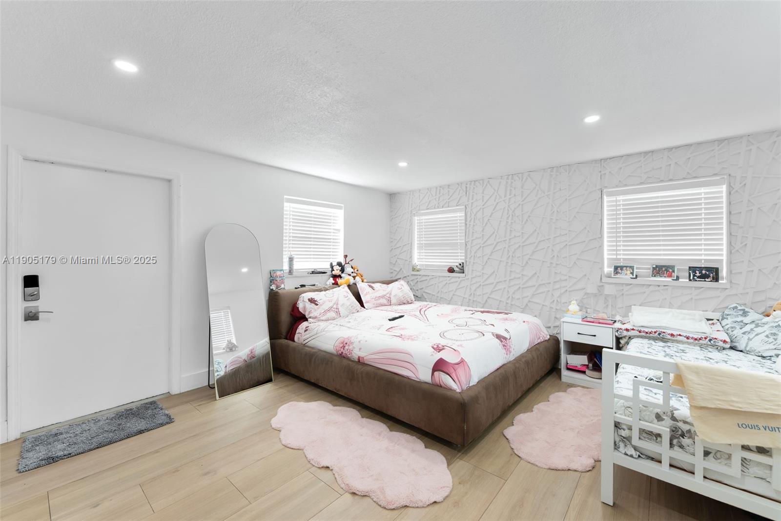   /  1585 sq. ft. $ 2025-10-30 0 Photo