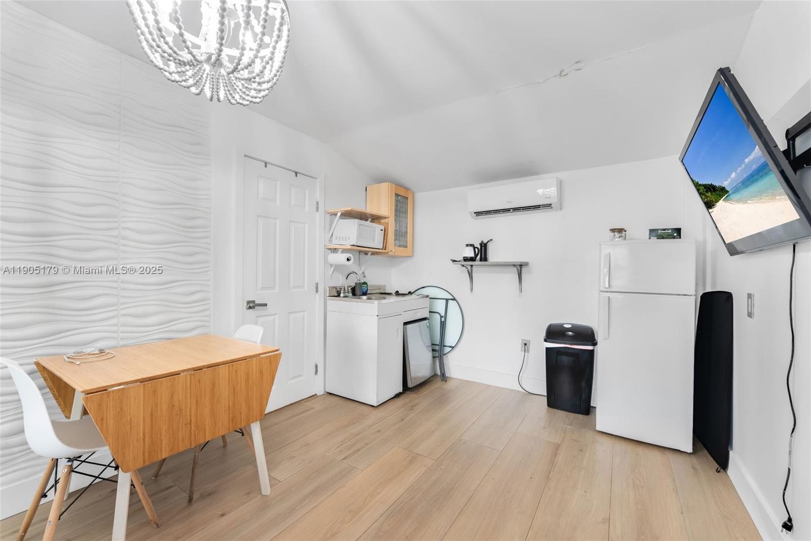   /  1585 sq. ft. $ 2025-10-30 0 Photo