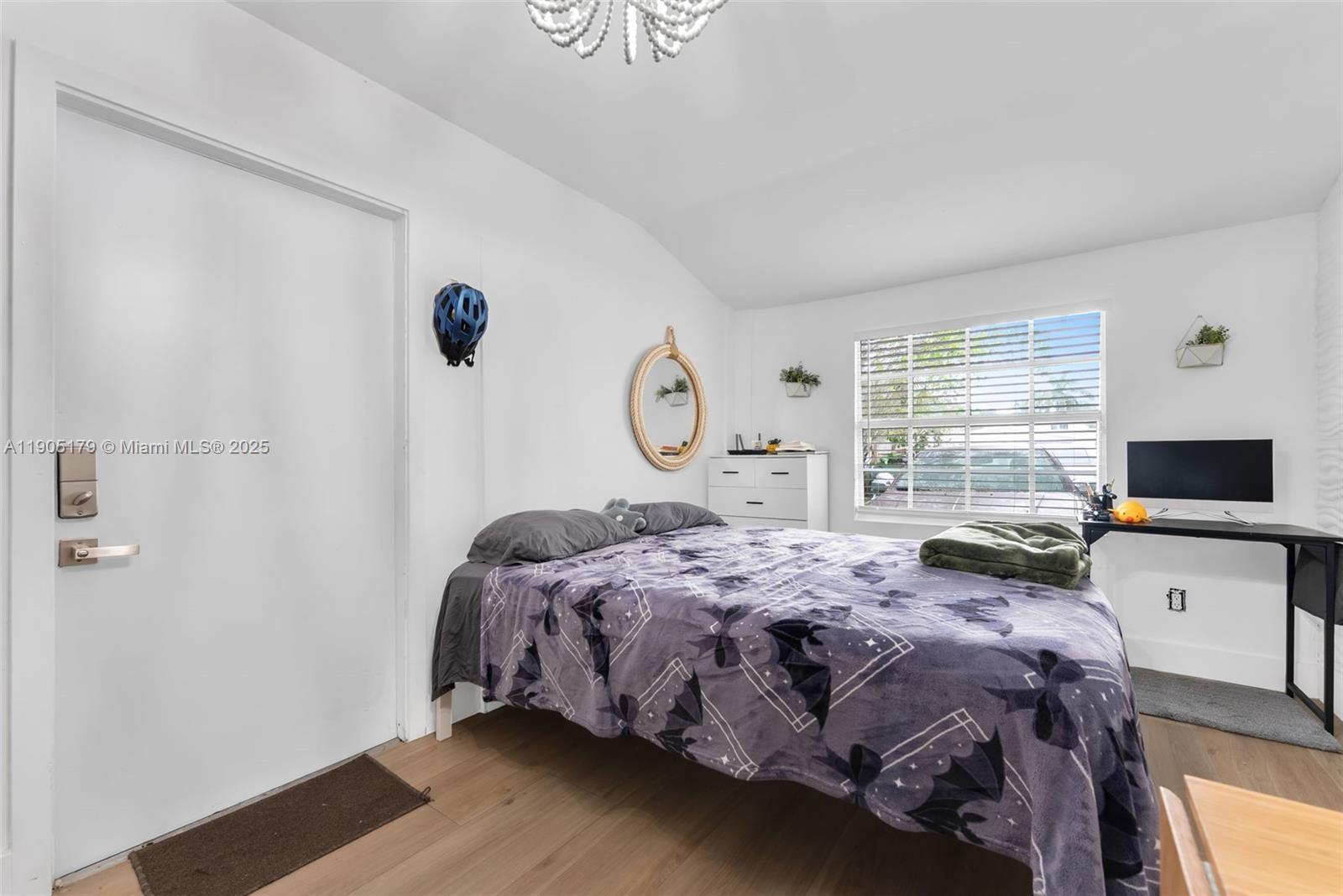   /  1585 sq. ft. $ 2025-10-30 0 Photo