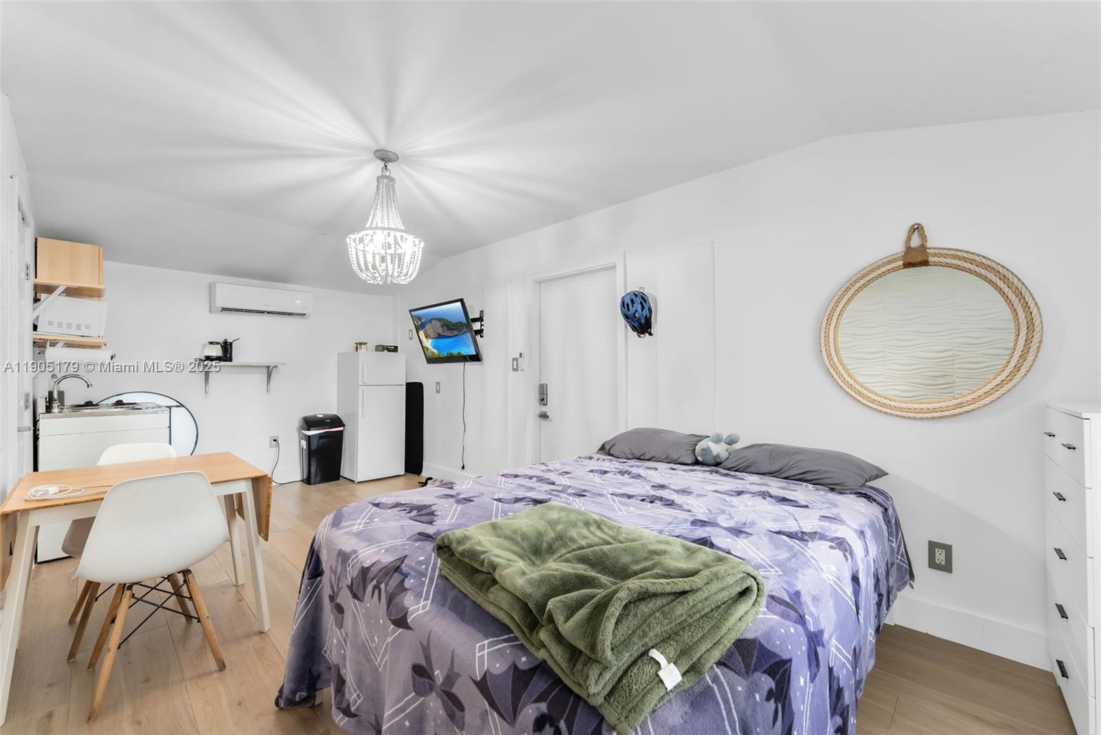   /  1585 sq. ft. $ 2025-10-30 0 Photo