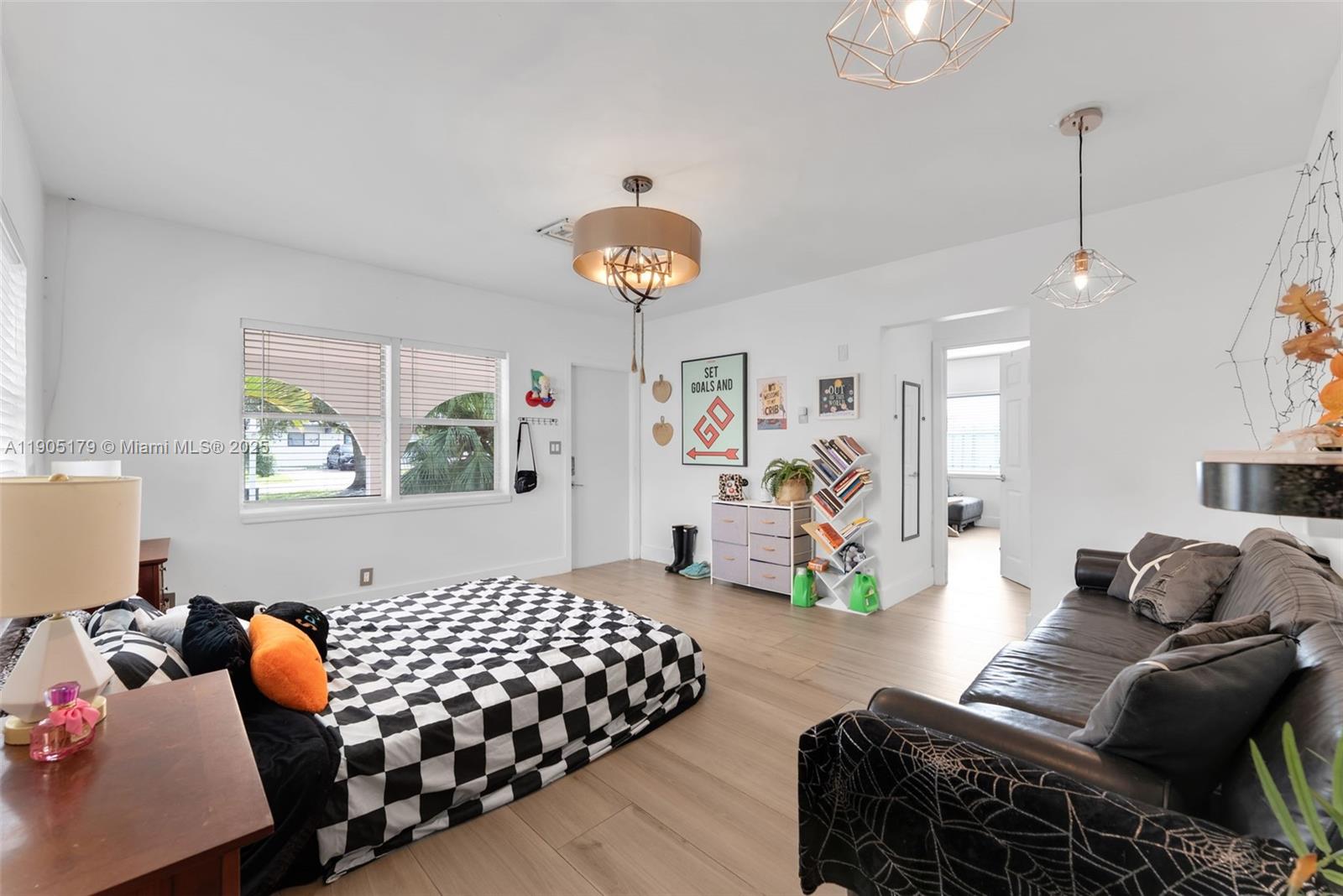   /  1585 sq. ft. $ 2025-10-30 0 Photo