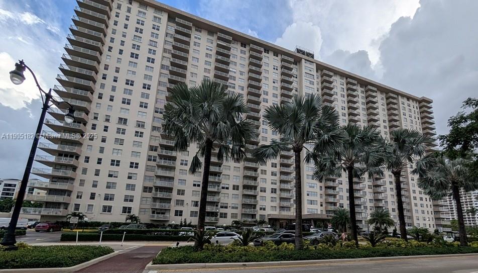 Подробнее 317 2 / 2 1544 кв.футов $ 2025-10-30 0 Фото